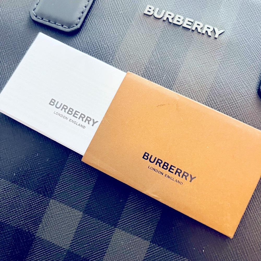 Burberry slim vertical grid Denny bag in charcoal - never used - Picture 3 of 13